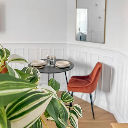 Apartment Evasion Remoise